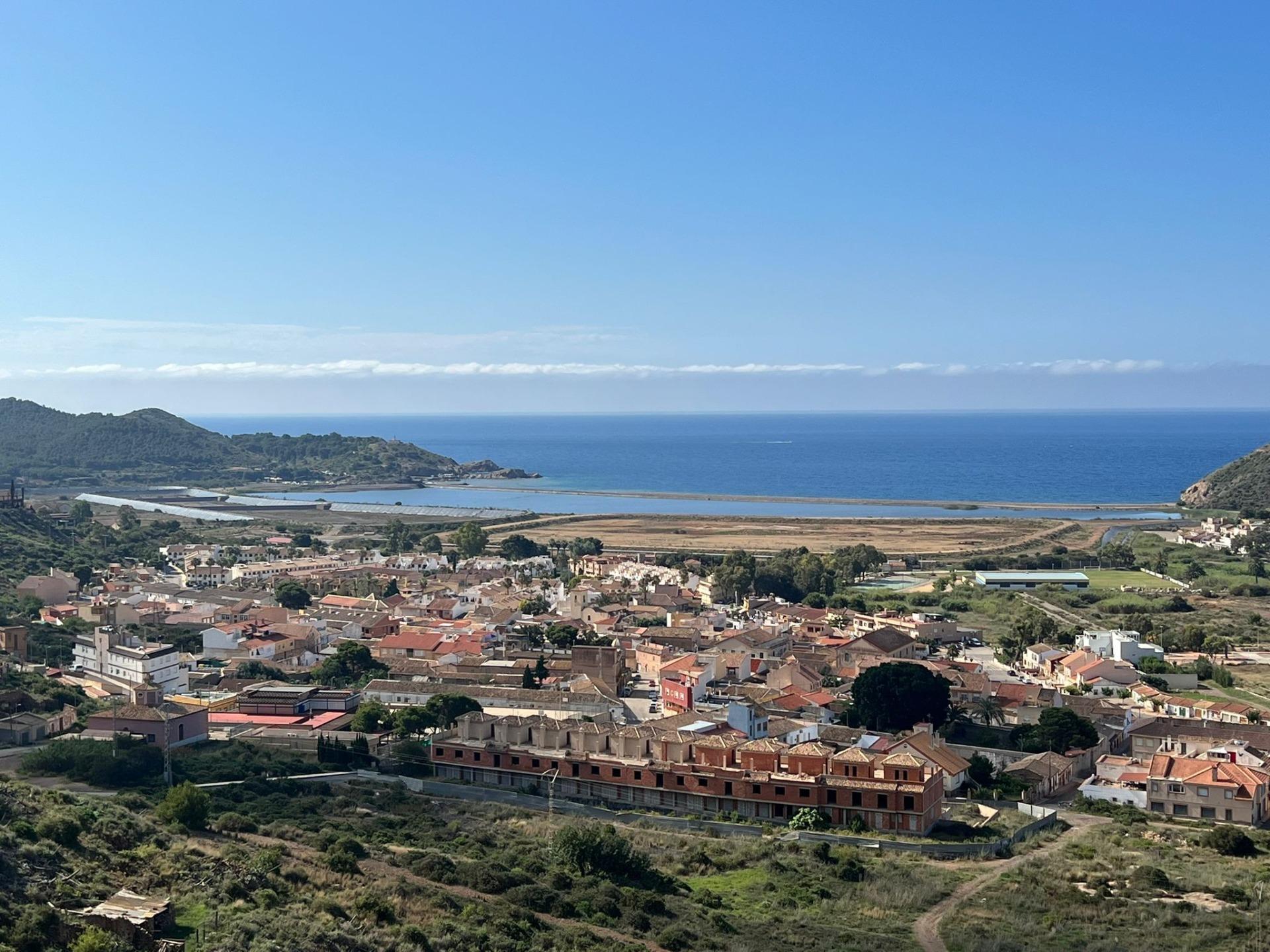 Casas adosadas de nueva construcción con vistas al mar en Portman, Murcia