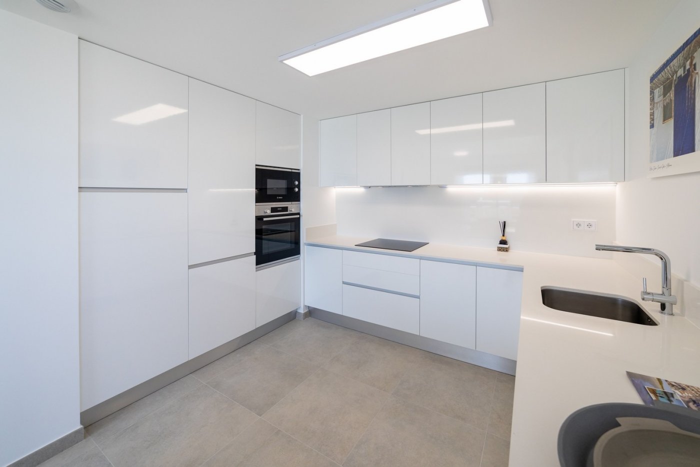 NUEVOS APARTAMENTOS EN VENTA, A 20 MINUTOS DE ALICANTE y ELCHE, COSTA BLANCA