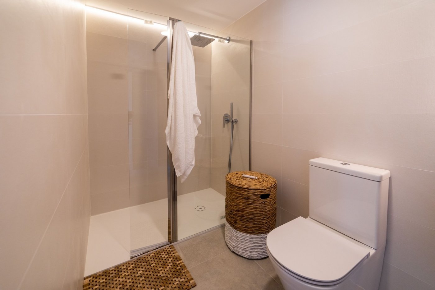 NUEVOS APARTAMENTOS EN VENTA, A 20 MINUTOS DE ALICANTE y ELCHE, COSTA BLANCA