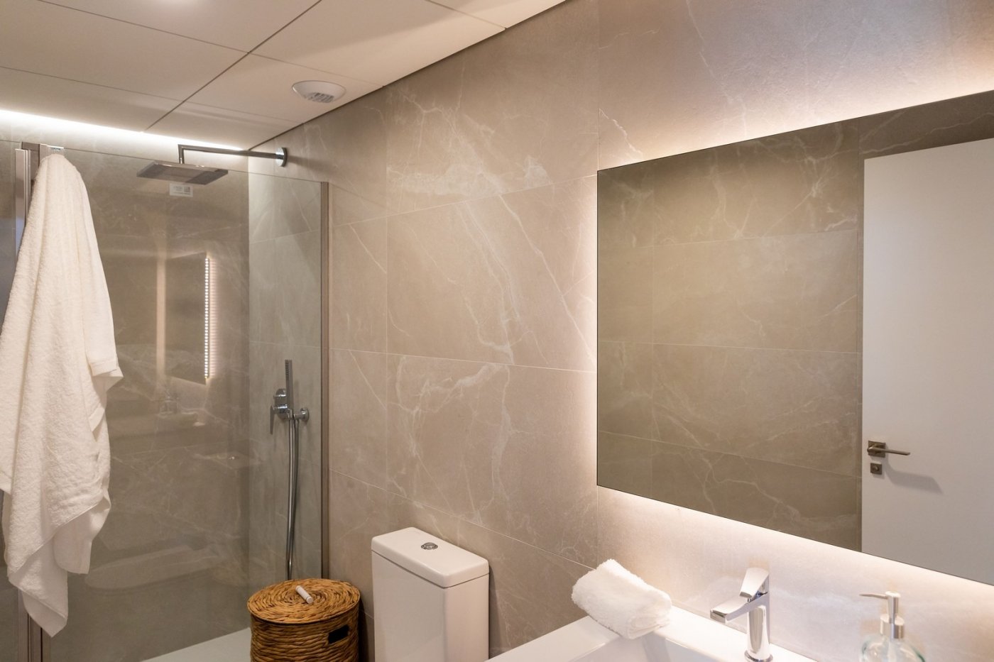 NUEVOS APARTAMENTOS EN VENTA, A 20 MINUTOS DE ALICANTE y ELCHE, COSTA BLANCA