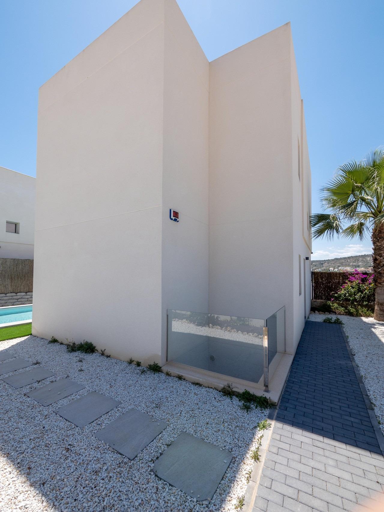 VILLA DE DISEñO MODERNO CON VISTAS AL GOLF