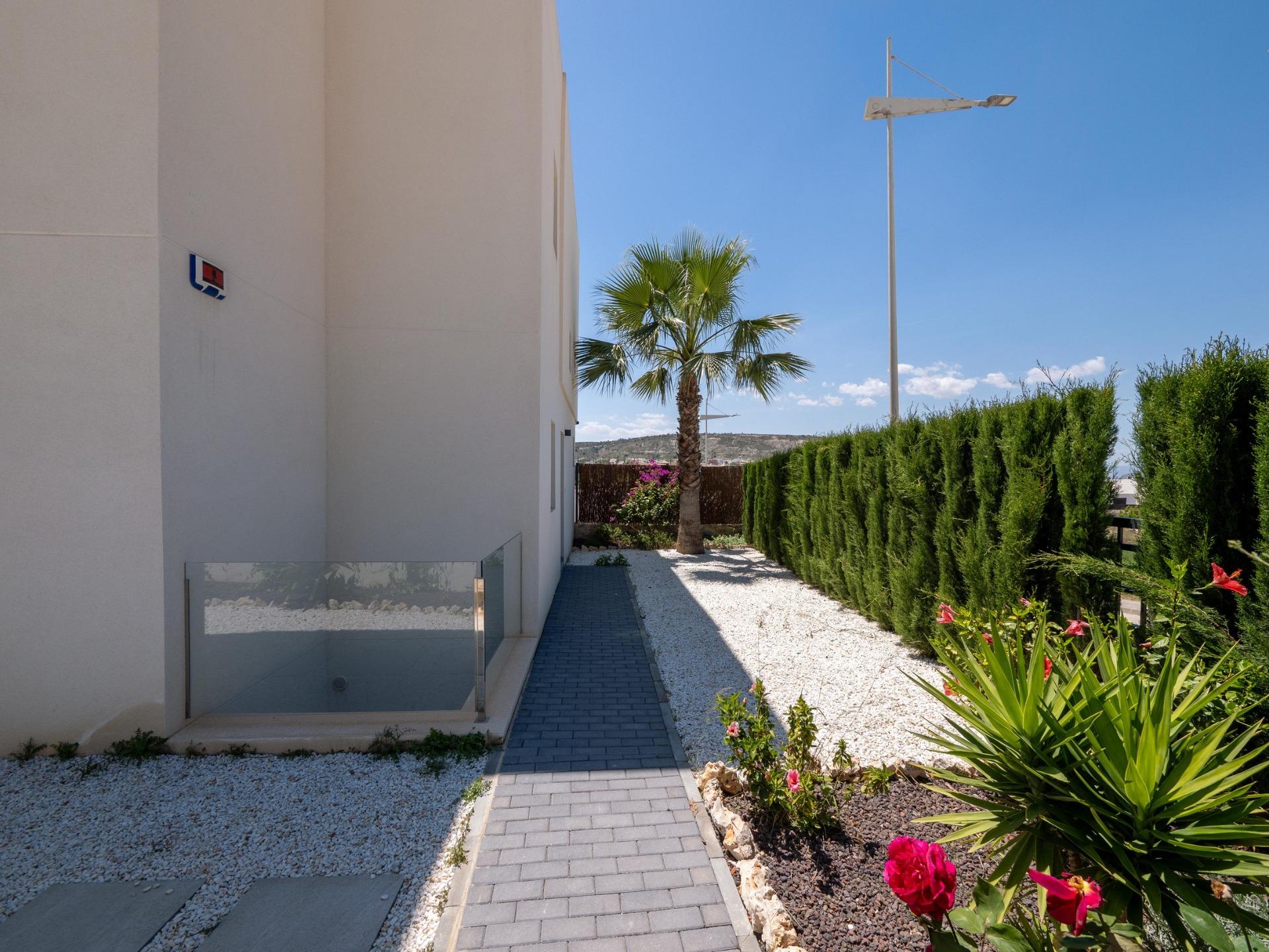 VILLA DE DISEñO MODERNO CON VISTAS AL GOLF