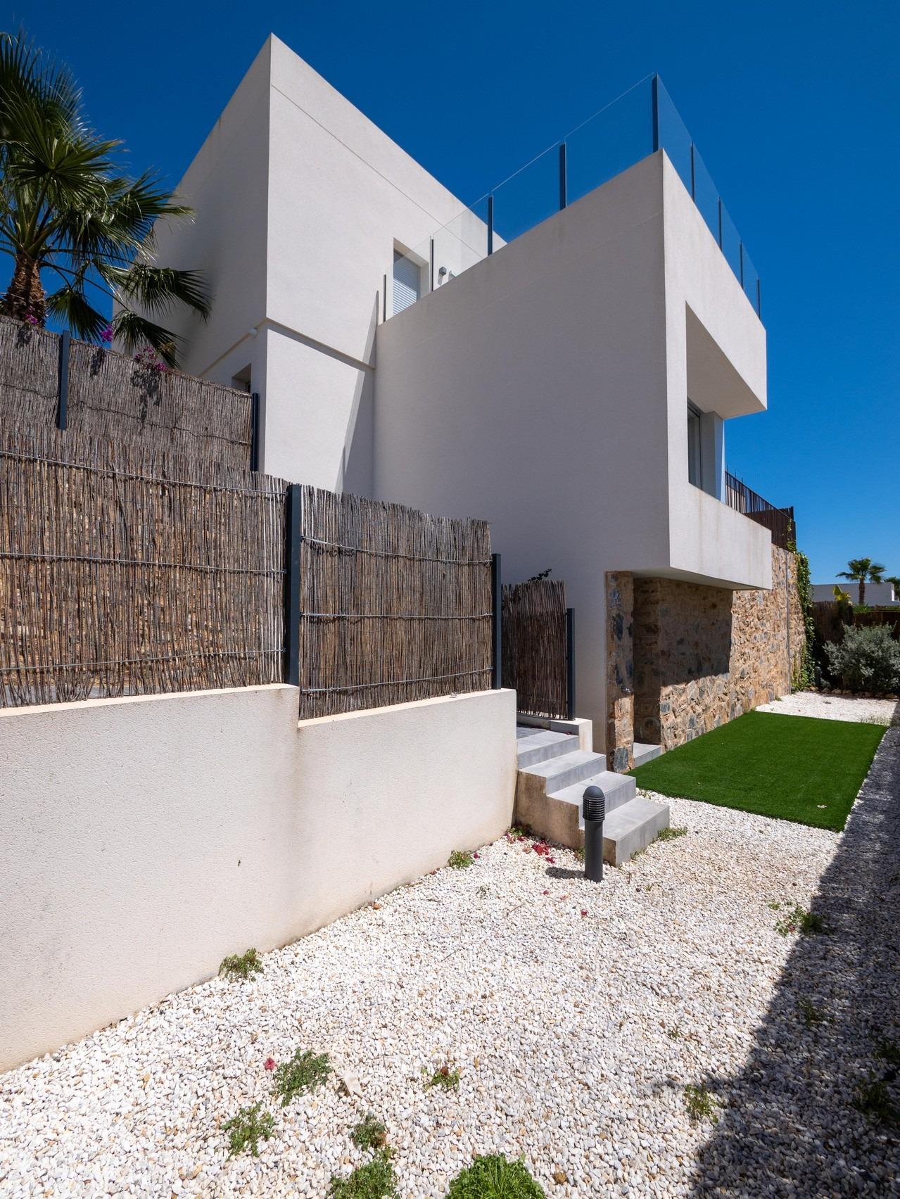 VILLA DE DISEñO MODERNO CON VISTAS AL GOLF