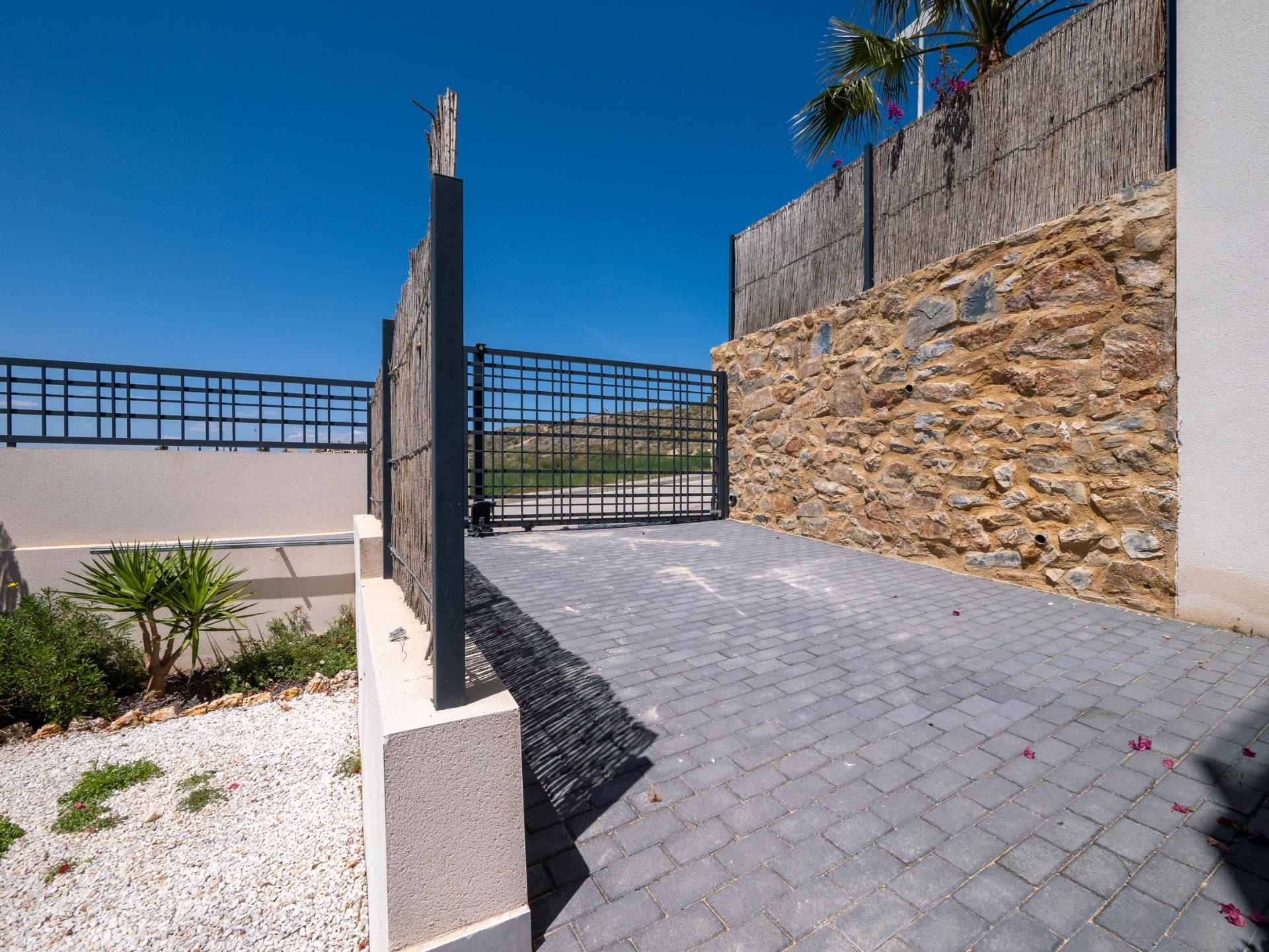 VILLA DE DISEñO MODERNO CON VISTAS AL GOLF