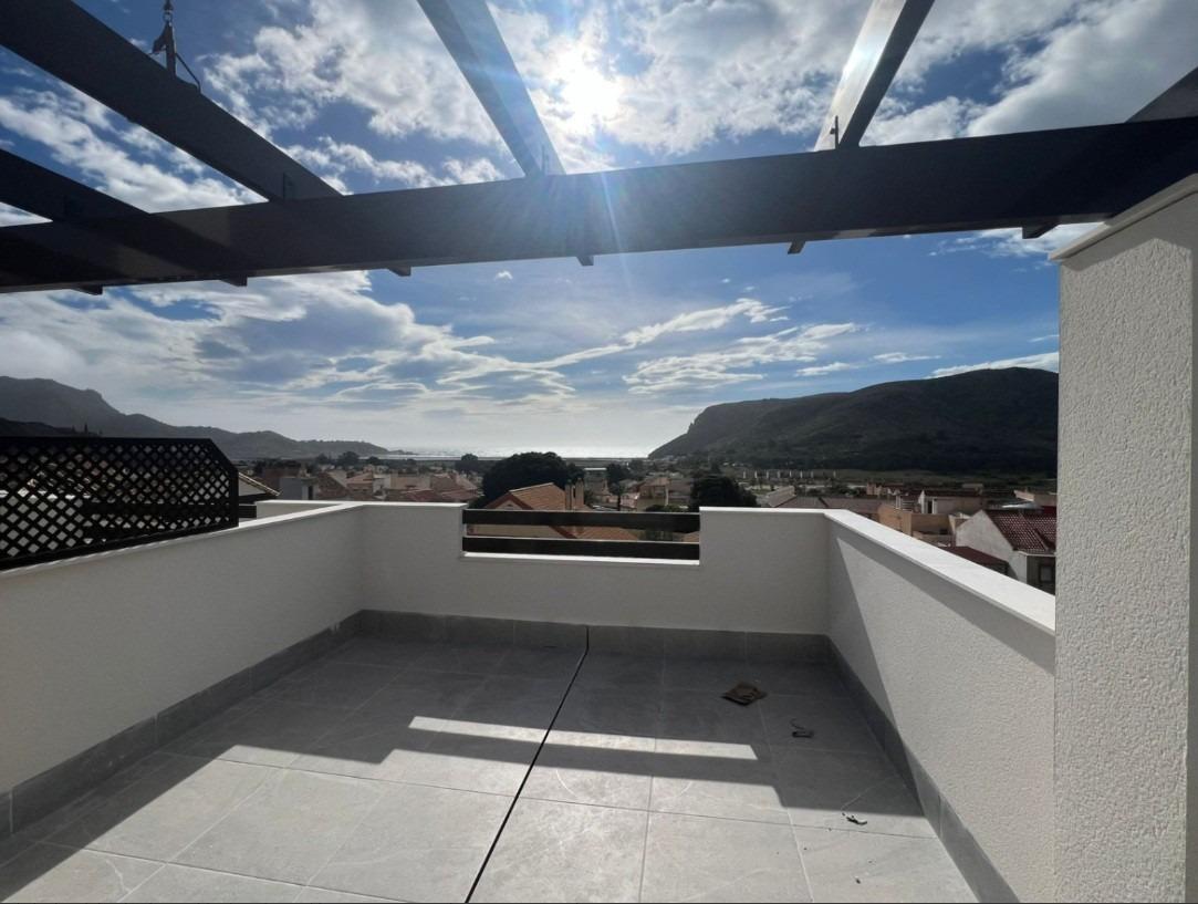Casas adosadas de nueva construcción con vistas al mar en Portman, Murcia