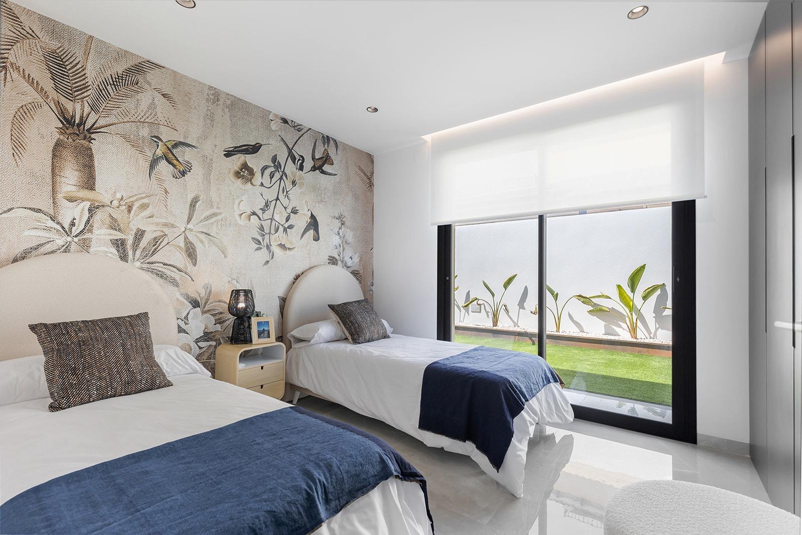 Chalets de obra nueva de una planta con piscina privada en Torrevieja