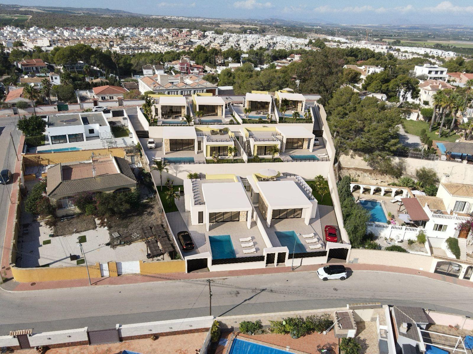 Chalets de obra nueva de una planta con piscina privada en Torrevieja