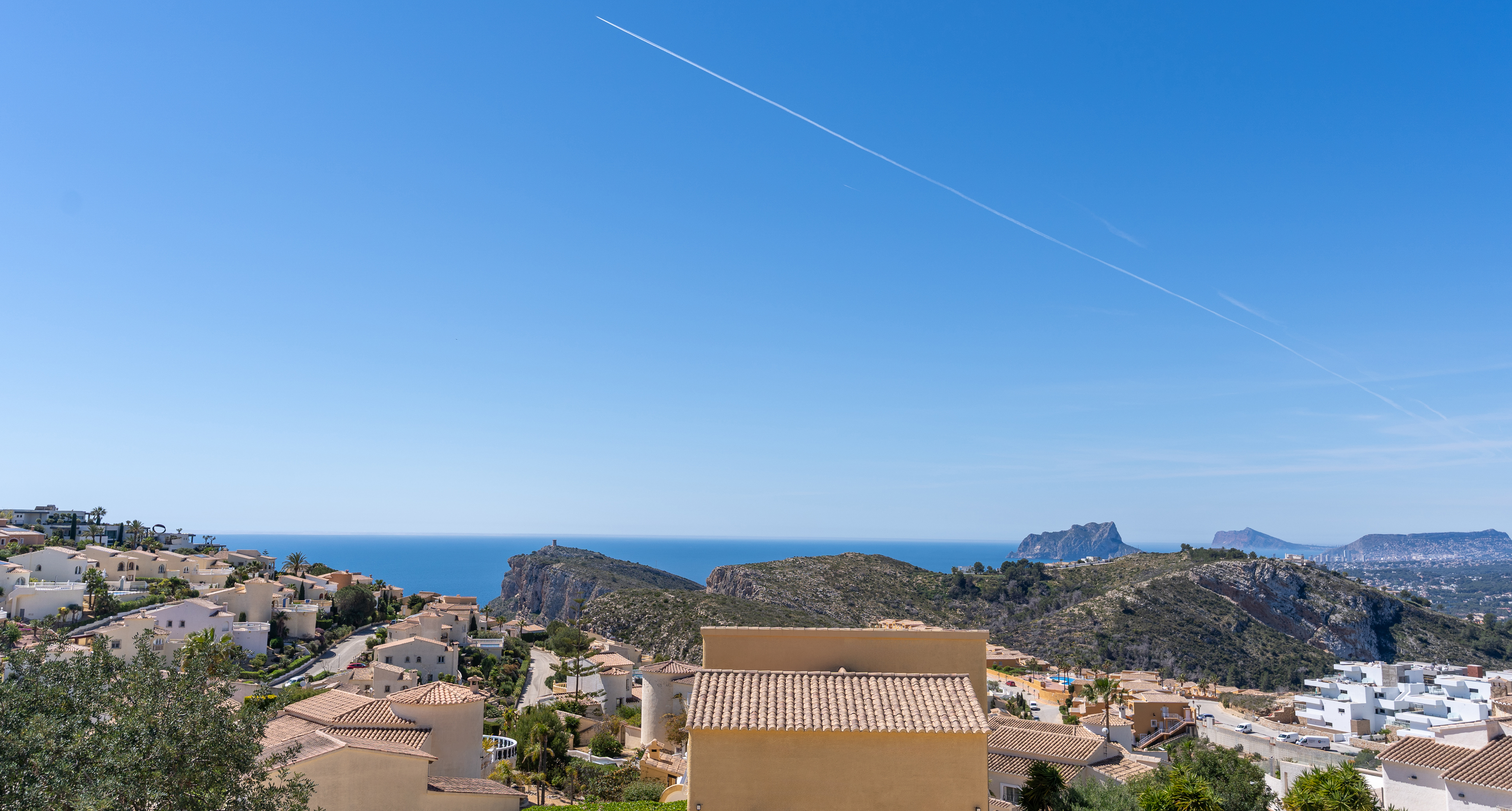 Villa de arquitectura contemporánea con vistas al mar