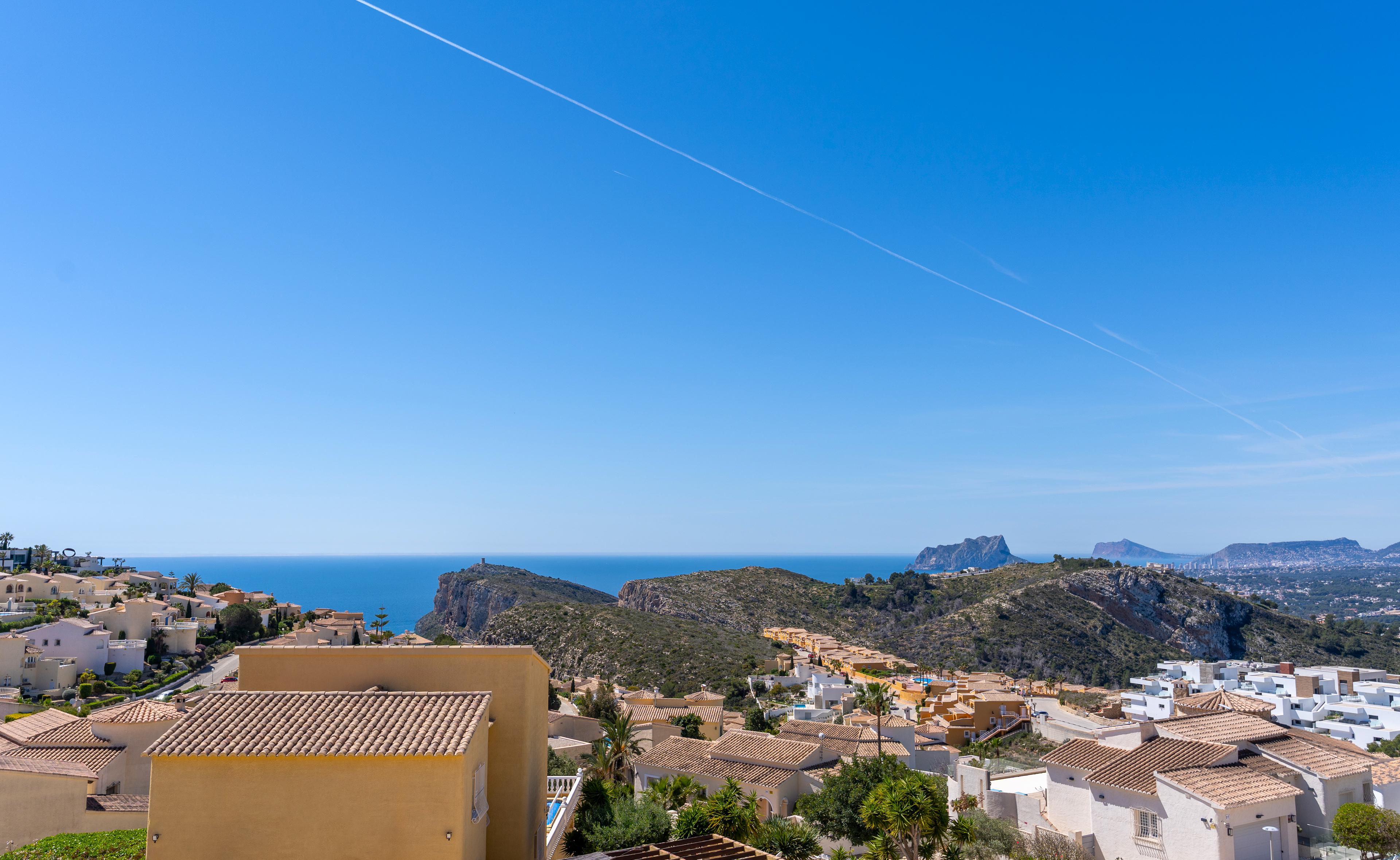 Villa de arquitectura contemporánea con vistas al mar