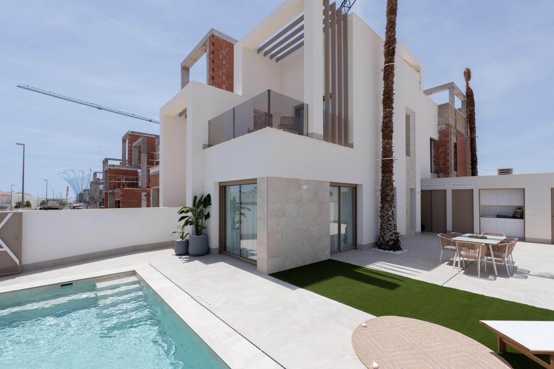 Villas de nueva construcción con piscina privada en Serena Golf-Los Alcázares