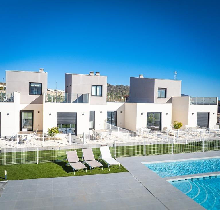 Adosados y villas adosadas de nueva construcción, listas para entrar a vivir, en Altaona Golf Resort, Murcia