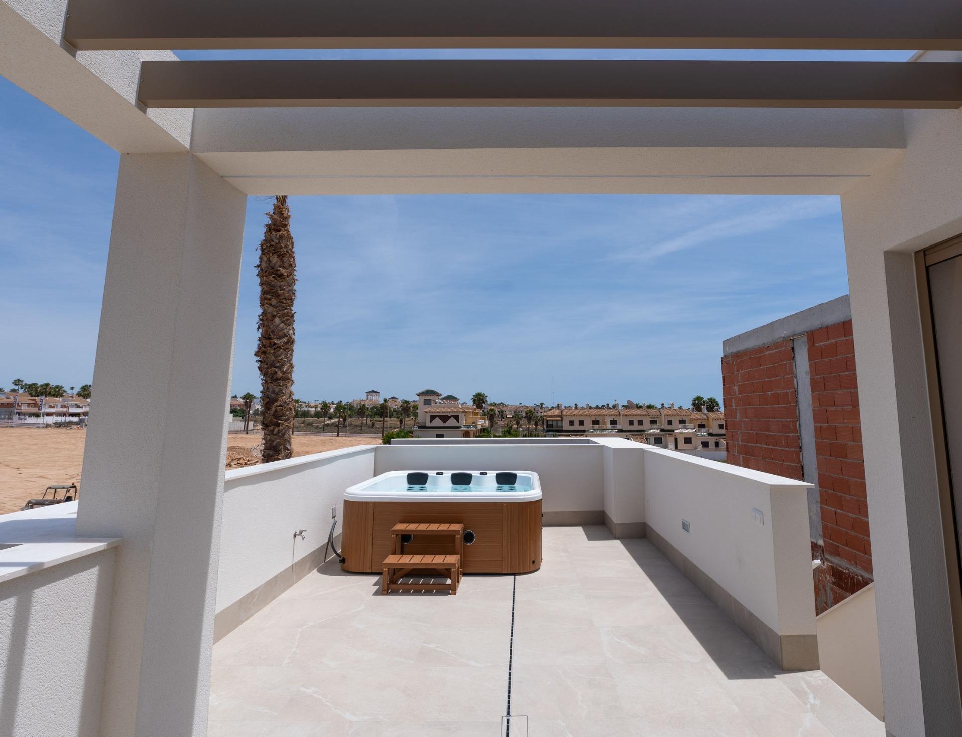 Villas de nueva construcción con piscina privada en Serena Golf-Los Alcázares
