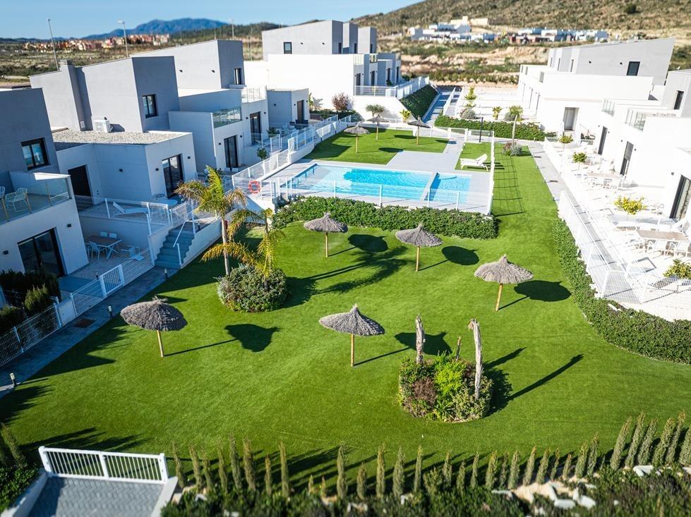 Adosados y villas adosadas de nueva construcción, listas para entrar a vivir, en Altaona Golf Resort, Murcia