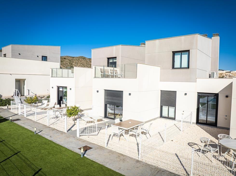 Adosados y villas adosadas de nueva construcción, listas para entrar a vivir, en Altaona Golf Resort, Murcia
