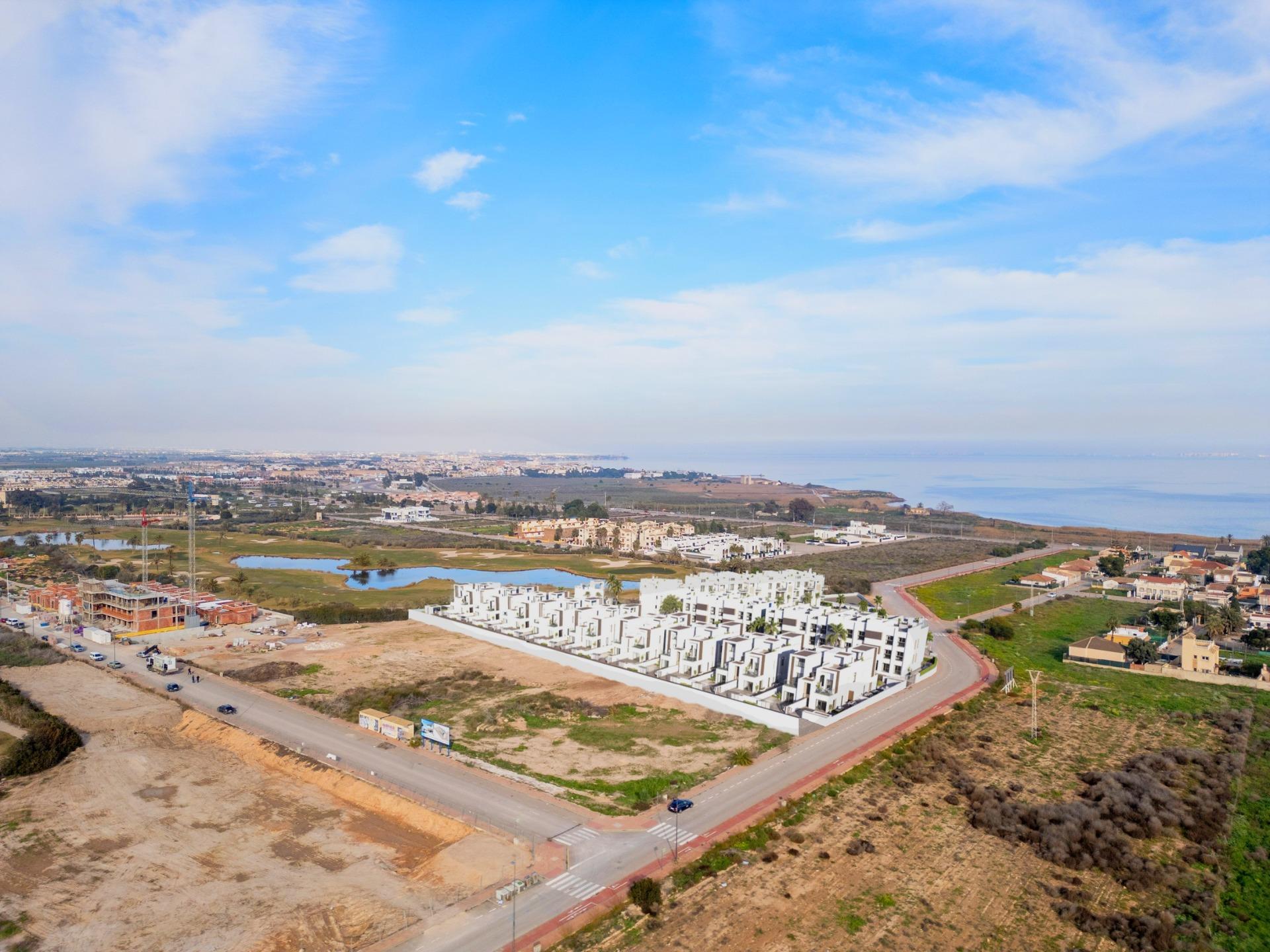Villas de nueva construcción con piscina privada en Serena Golf-Los Alcázares