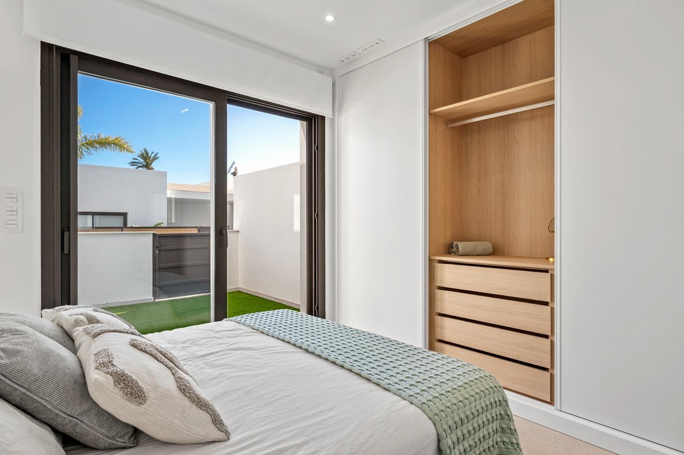 Apartamentos y villas de nueva construcción en primera línea de golf en Los Alcázares, Costa Cálida