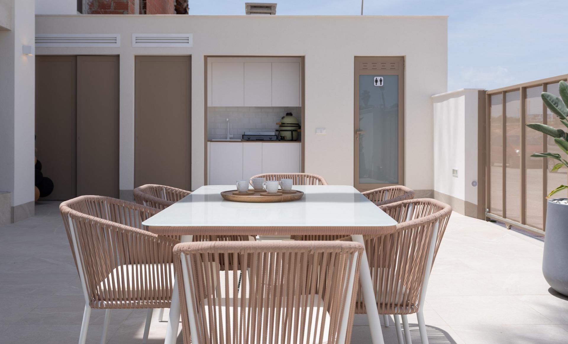 Villas de nueva construcción con piscina privada en Serena Golf-Los Alcázares