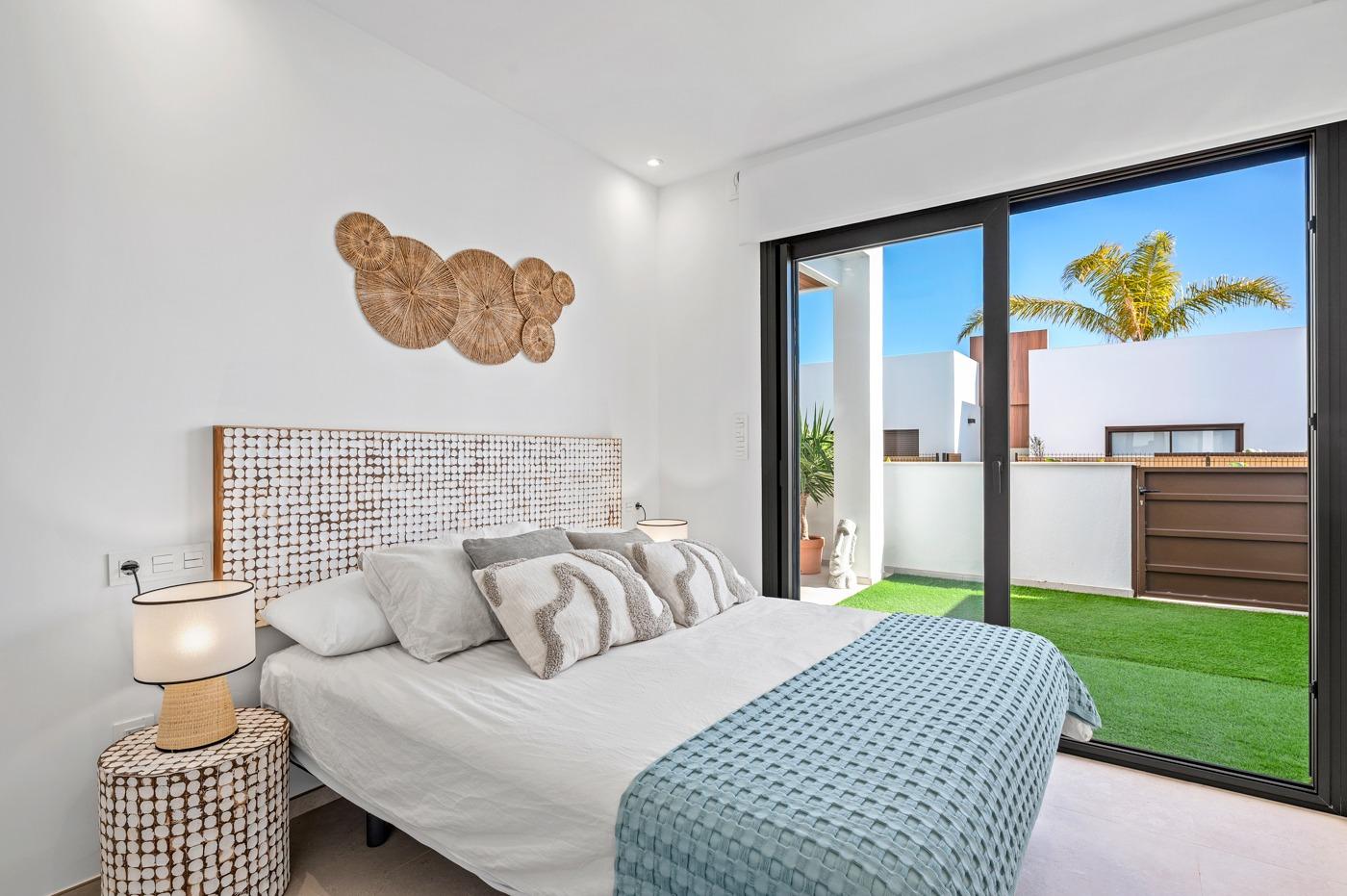 Apartamentos y villas de nueva construcción en primera línea de golf en Los Alcázares, Costa Cálida