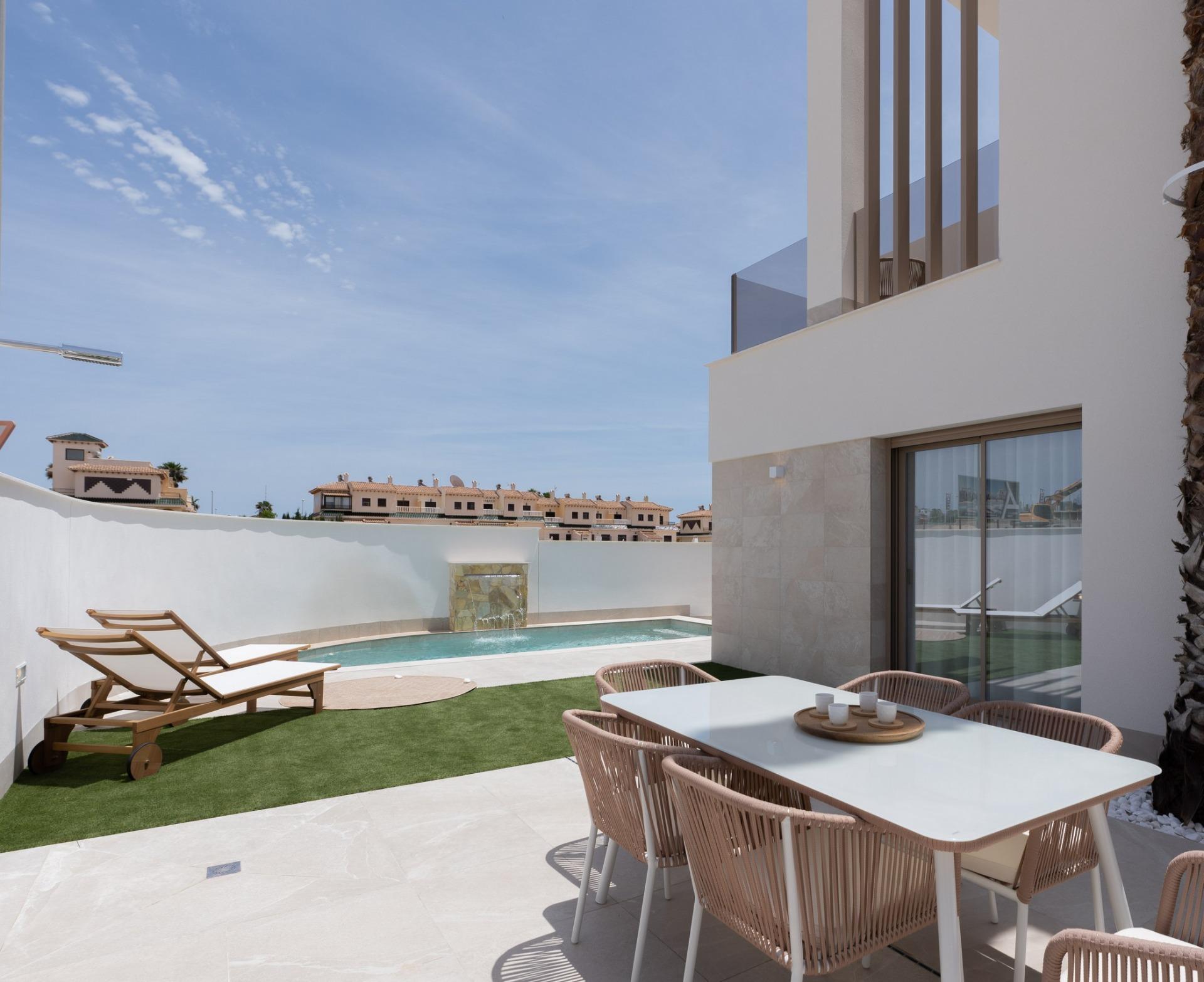 Villas de nueva construcción con piscina privada en Serena Golf-Los Alcázares