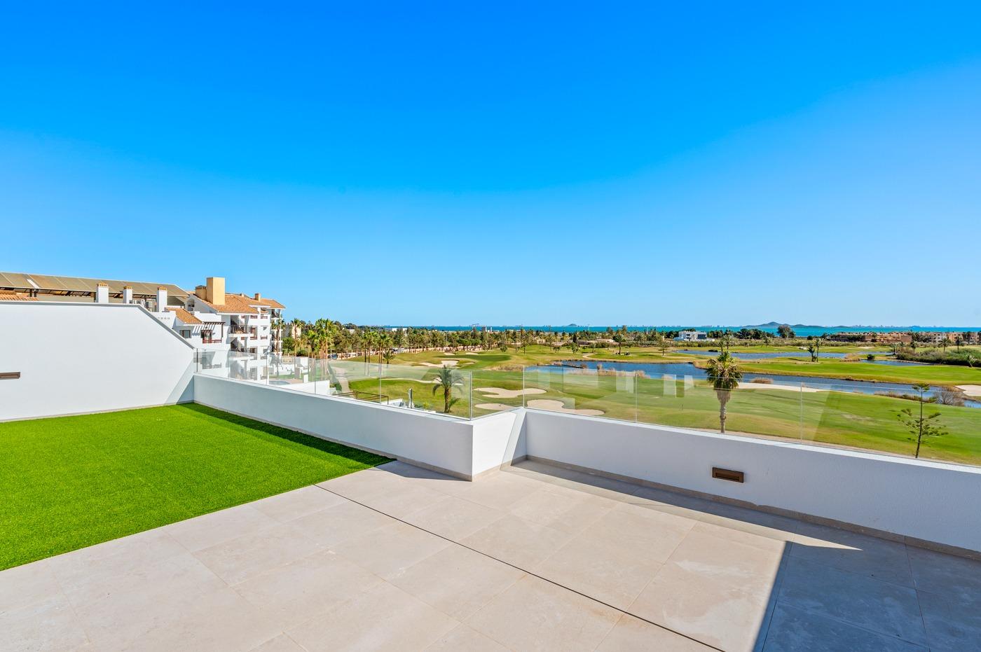Apartamentos y villas de nueva construcción en primera línea de golf en Los Alcázares, Costa Cálida