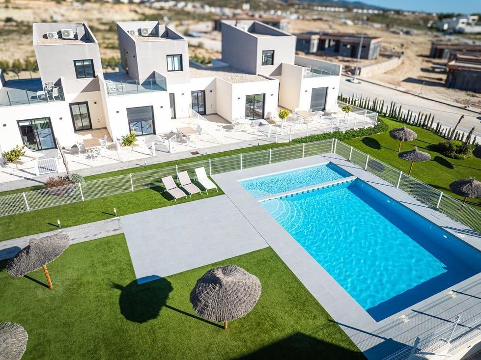 Adosados y villas adosadas de nueva construcción, listas para entrar a vivir, en Altaona Golf Resort, Murcia