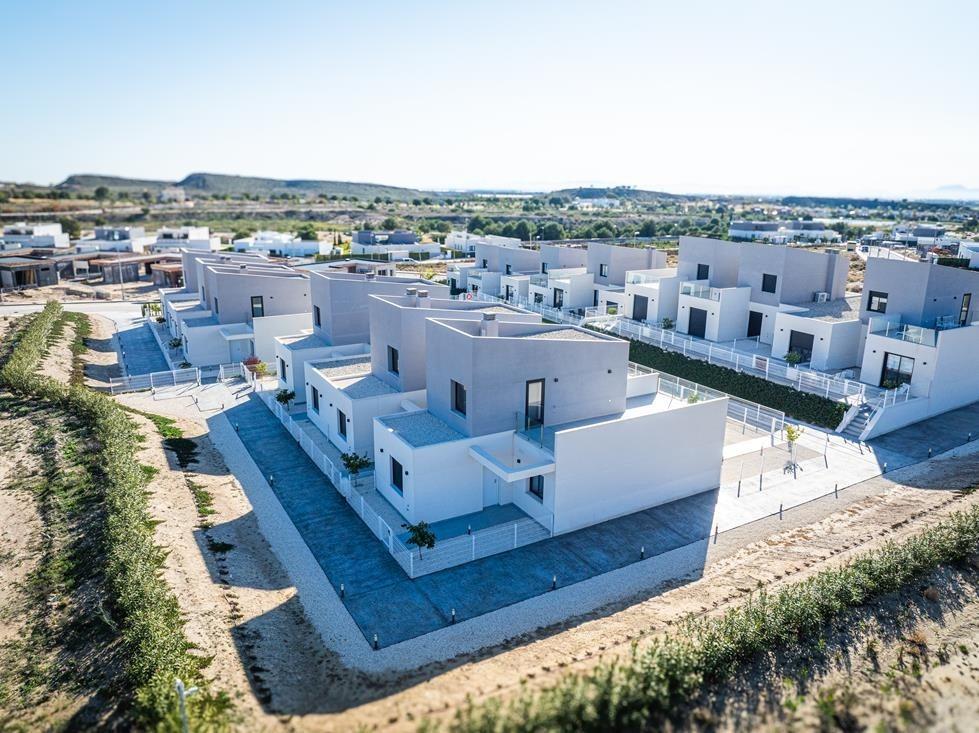 Adosados y villas adosadas de nueva construcción, listas para entrar a vivir, en Altaona Golf Resort, Murcia