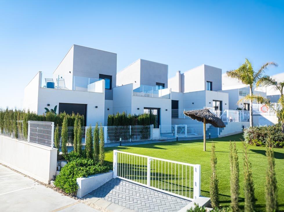 Adosados y villas adosadas de nueva construcción, listas para entrar a vivir, en Altaona Golf Resort, Murcia