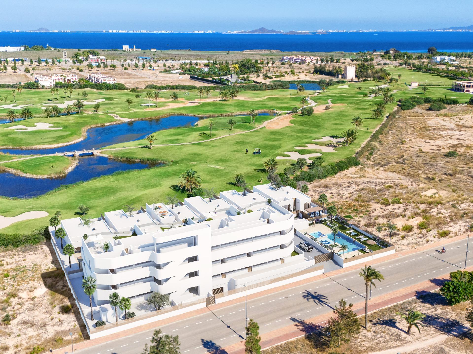 Apartamentos y villas de nueva construcción en primera línea de golf en Los Alcázares, Costa Cálida
