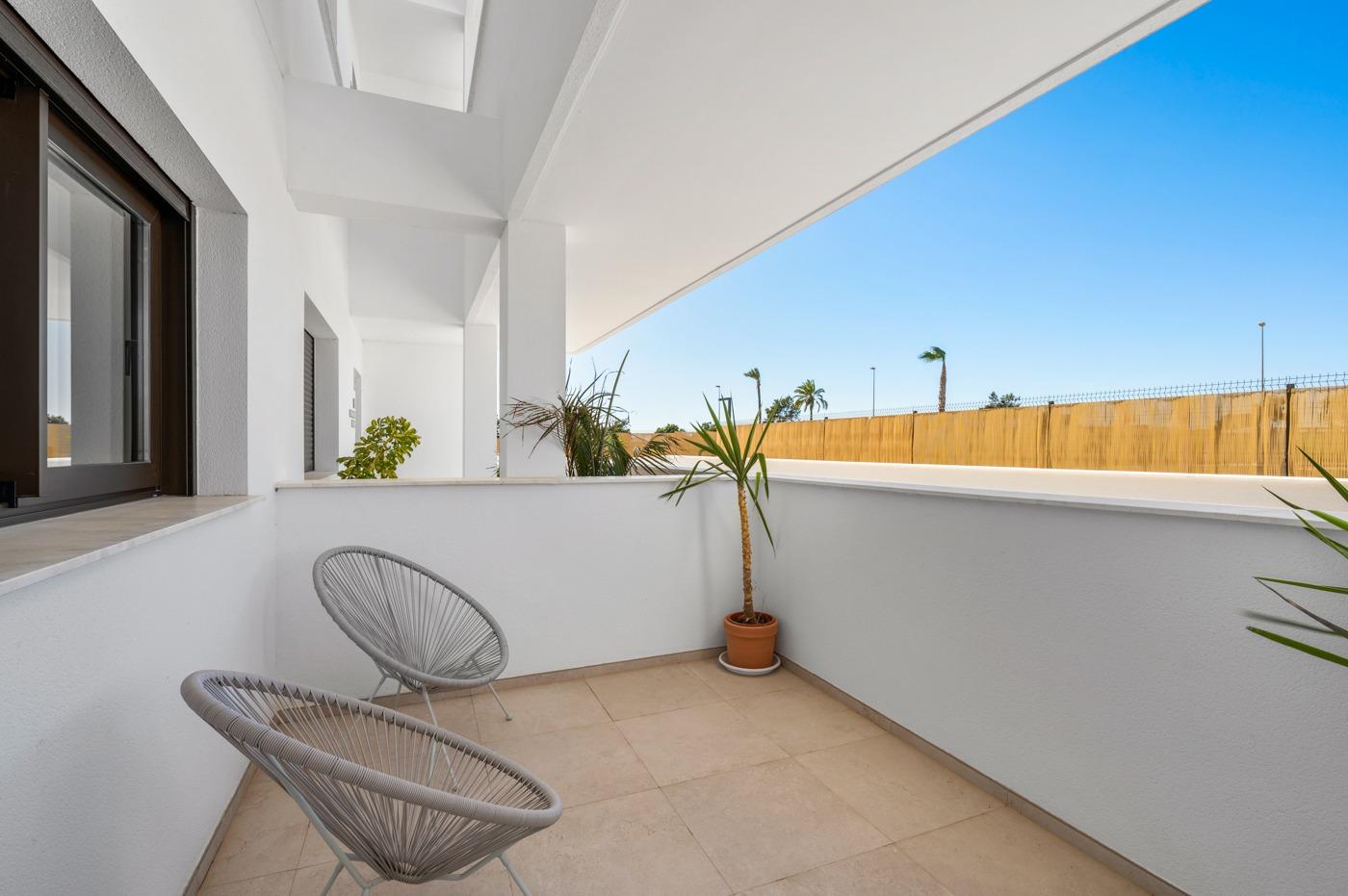 Apartamentos y villas de nueva construcción en primera línea de golf en Los Alcázares, Costa Cálida