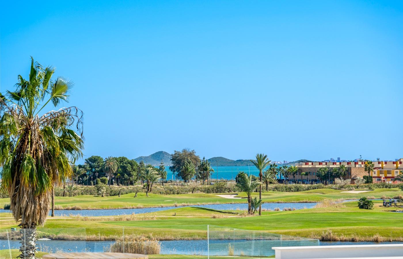 Apartamentos y villas de nueva construcción en primera línea de golf en Los Alcázares, Costa Cálida