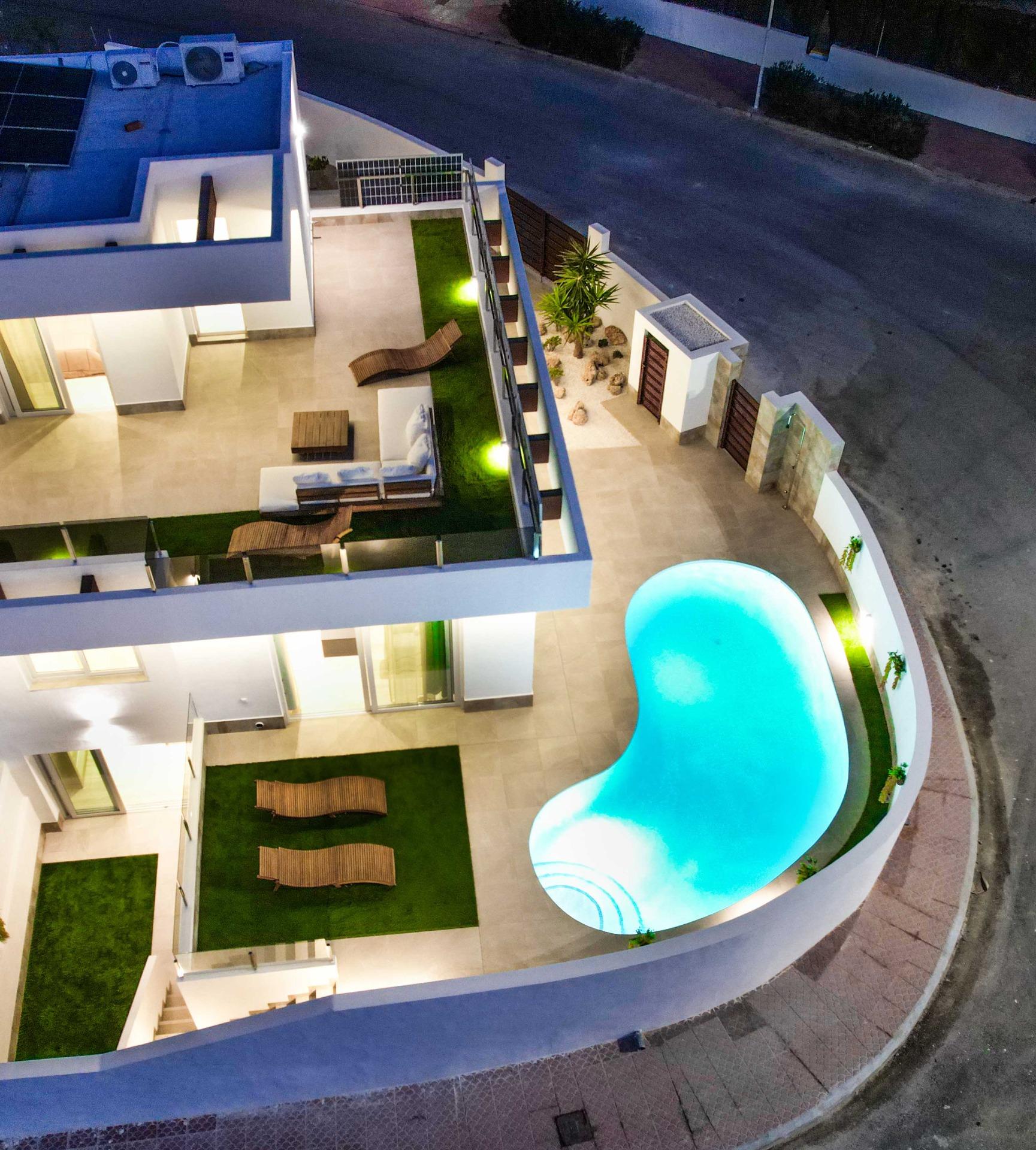 PRECIOSA GRAN VILLA CON VISTAS AL CAMPO DE GOLF “LA MARQUESA”!
