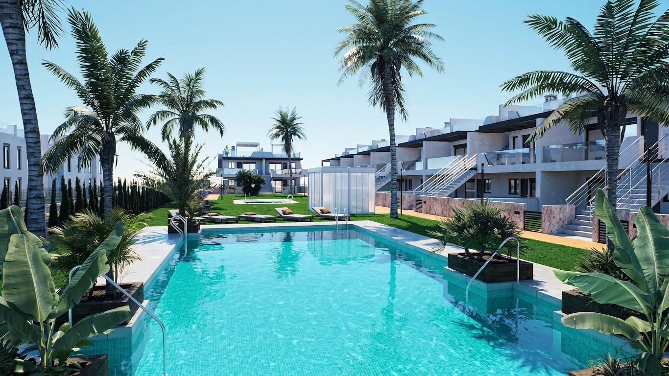 Bungalows de nueva construcción con jardín o solárium cerca de la playa en Pilar de la Horadada