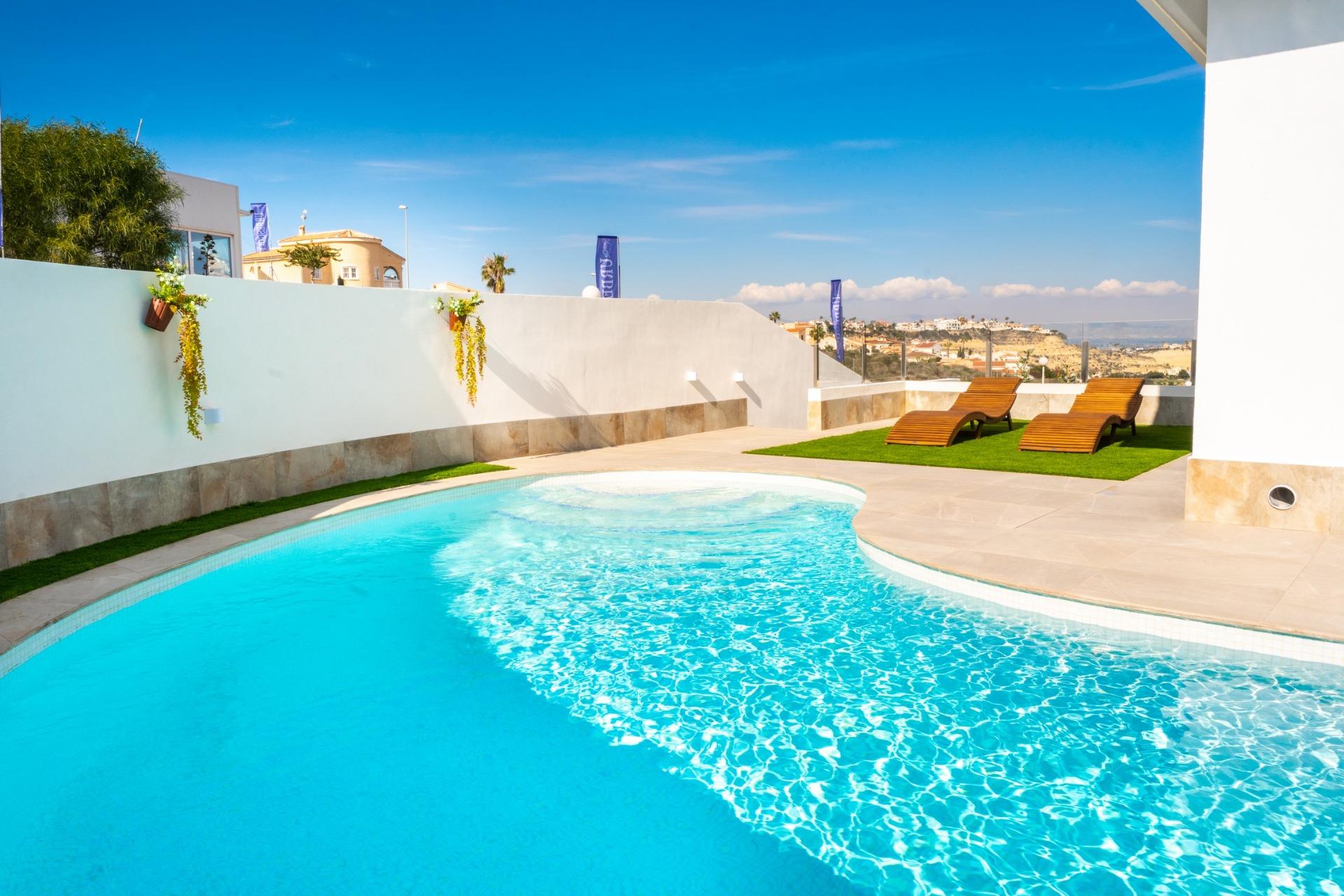 PRECIOSA GRAN VILLA CON VISTAS AL CAMPO DE GOLF “LA MARQUESA”!