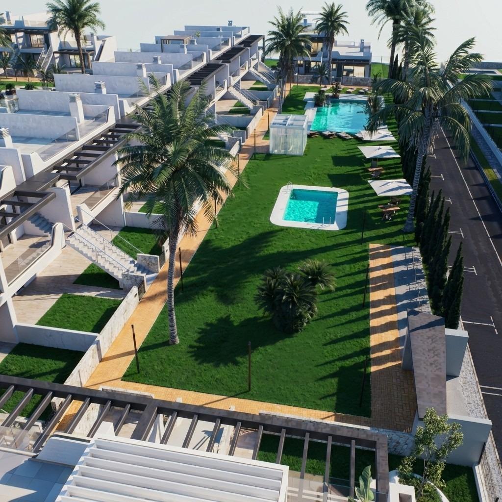 Bungalows de nueva construcción con jardín o solárium cerca de la playa en Pilar de la Horadada