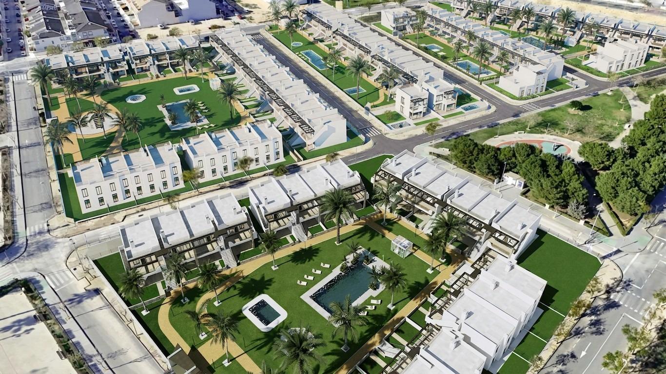 Bungalows de nueva construcción con jardín o solárium cerca de la playa en Pilar de la Horadada