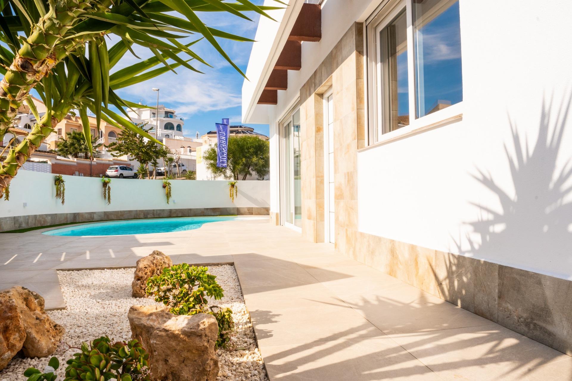 PRECIOSA GRAN VILLA CON VISTAS AL CAMPO DE GOLF “LA MARQUESA”!