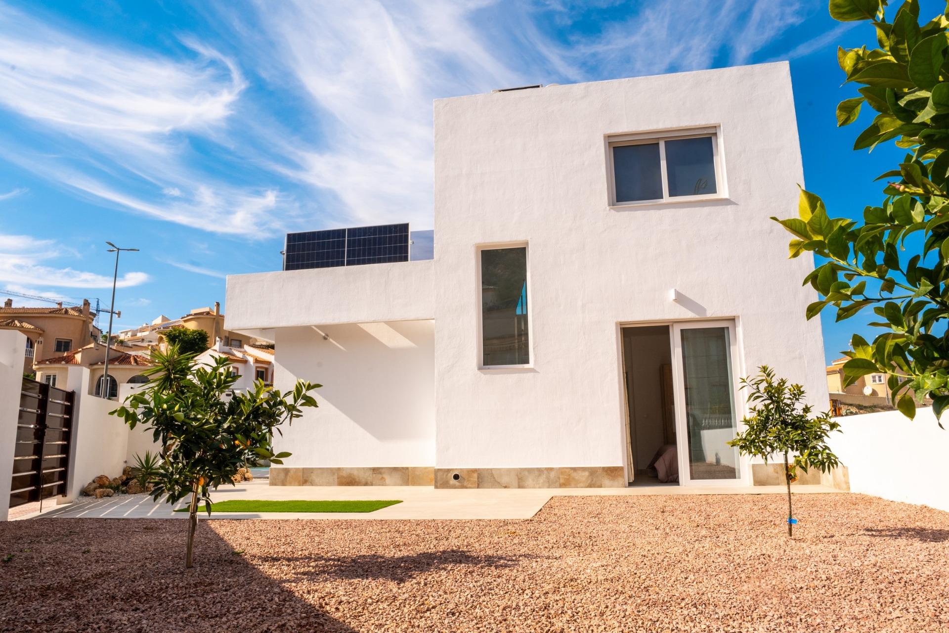 PRECIOSA GRAN VILLA CON VISTAS AL CAMPO DE GOLF “LA MARQUESA”!