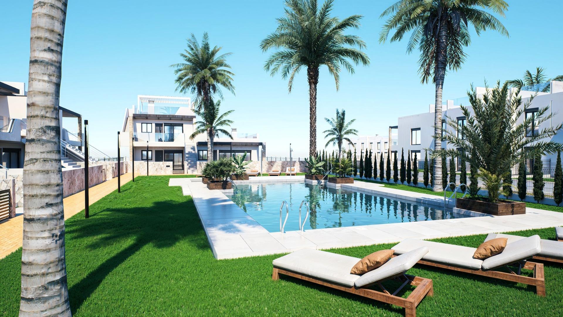 Bungalows de nueva construcción con jardín o solárium cerca de la playa en Pilar de la Horadada