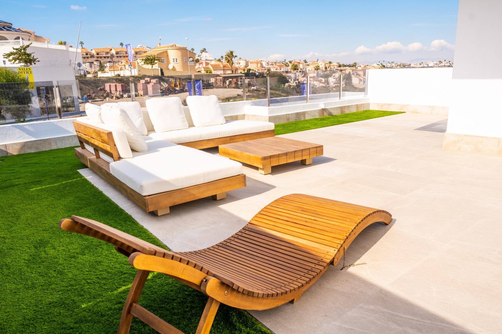 PRECIOSA GRAN VILLA CON VISTAS AL CAMPO DE GOLF “LA MARQUESA”!