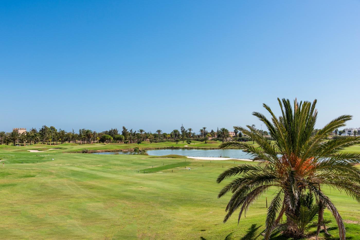 Apartamentos y villas de nueva construcción en primera línea de golf en Los Alcázares, Costa Cálida