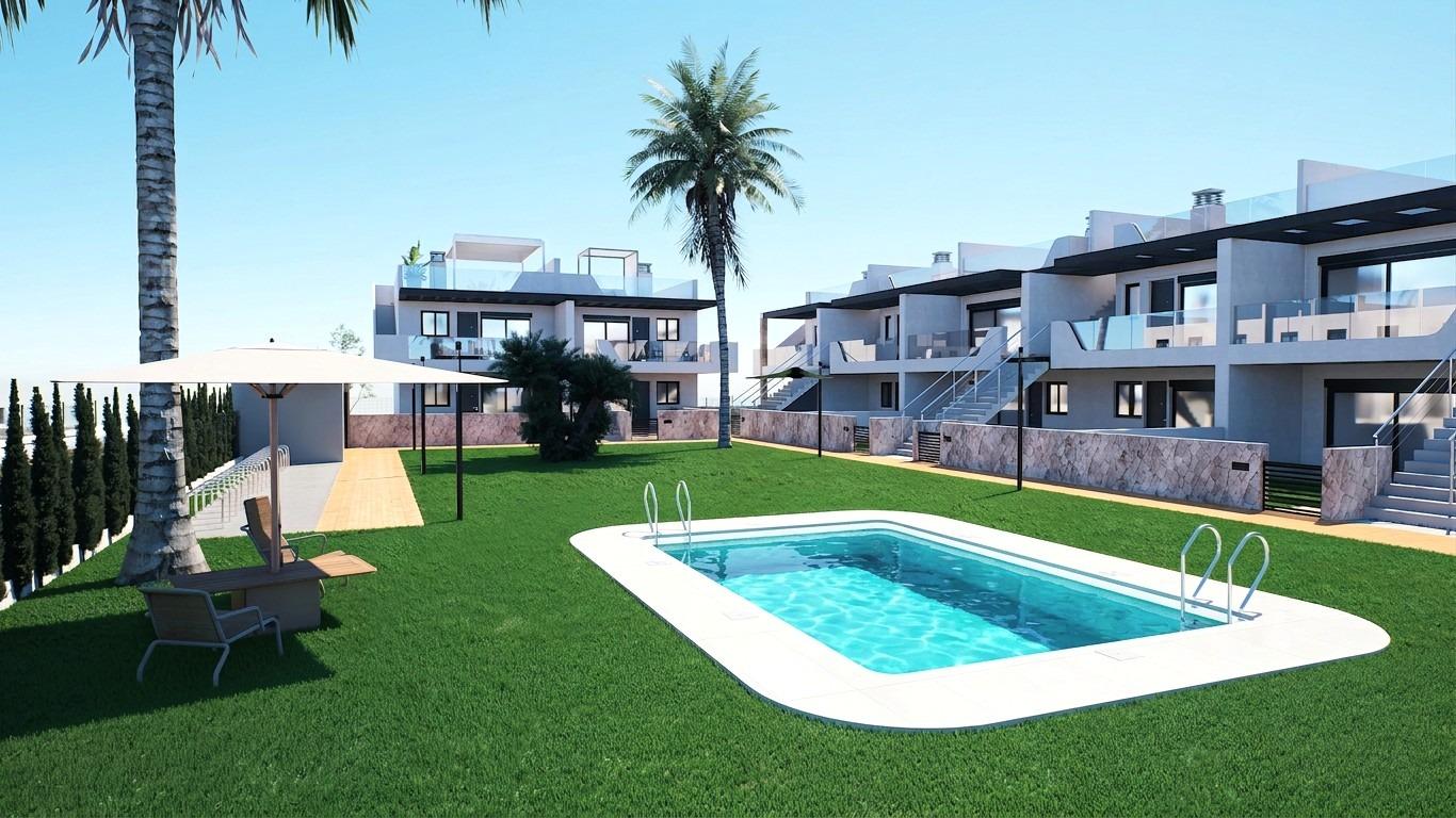 Bungalows de nueva construcción con jardín o solárium cerca de la playa en Pilar de la Horadada
