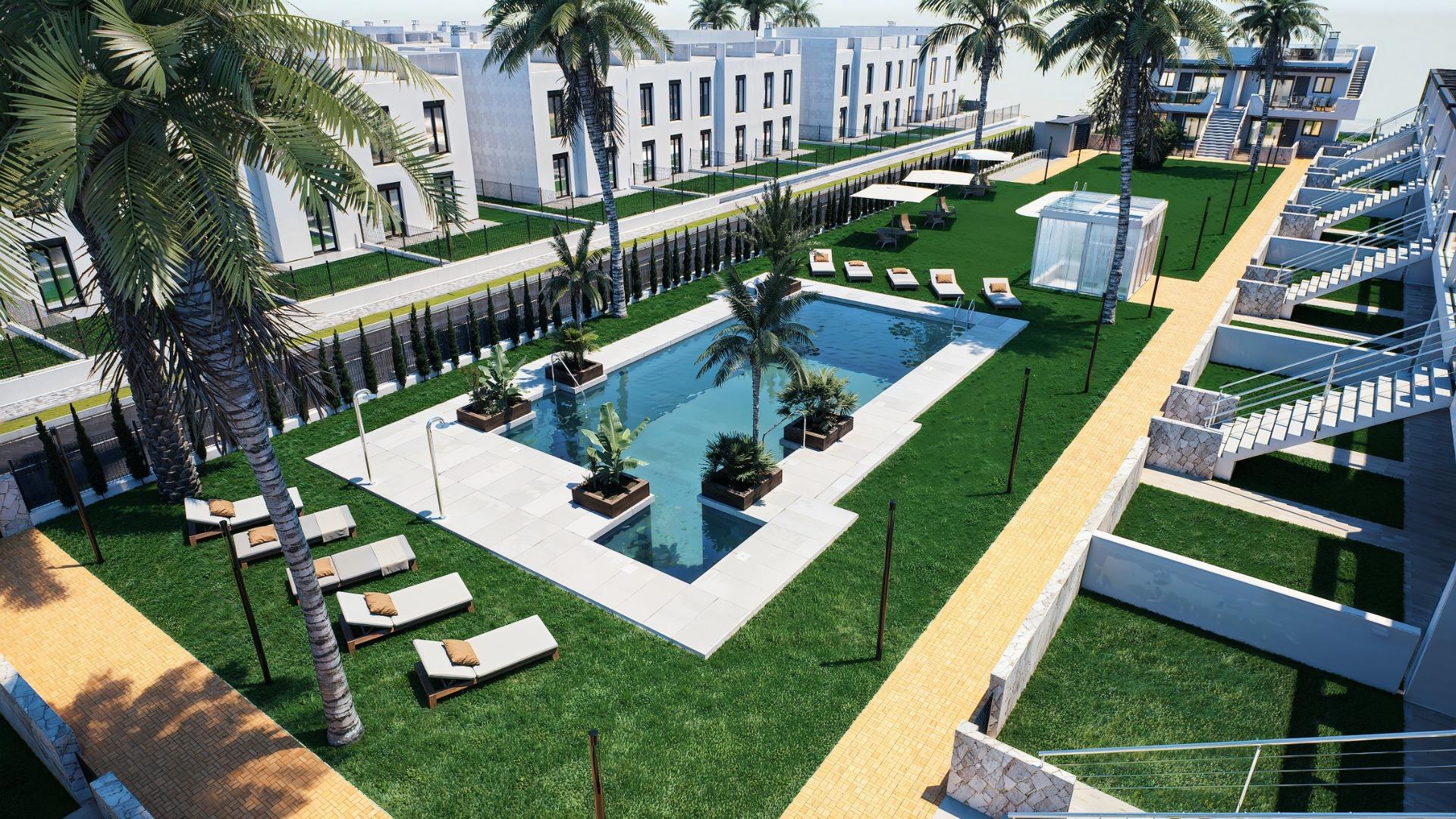 Bungalows de nueva construcción con jardín o solárium cerca de la playa en Pilar de la Horadada