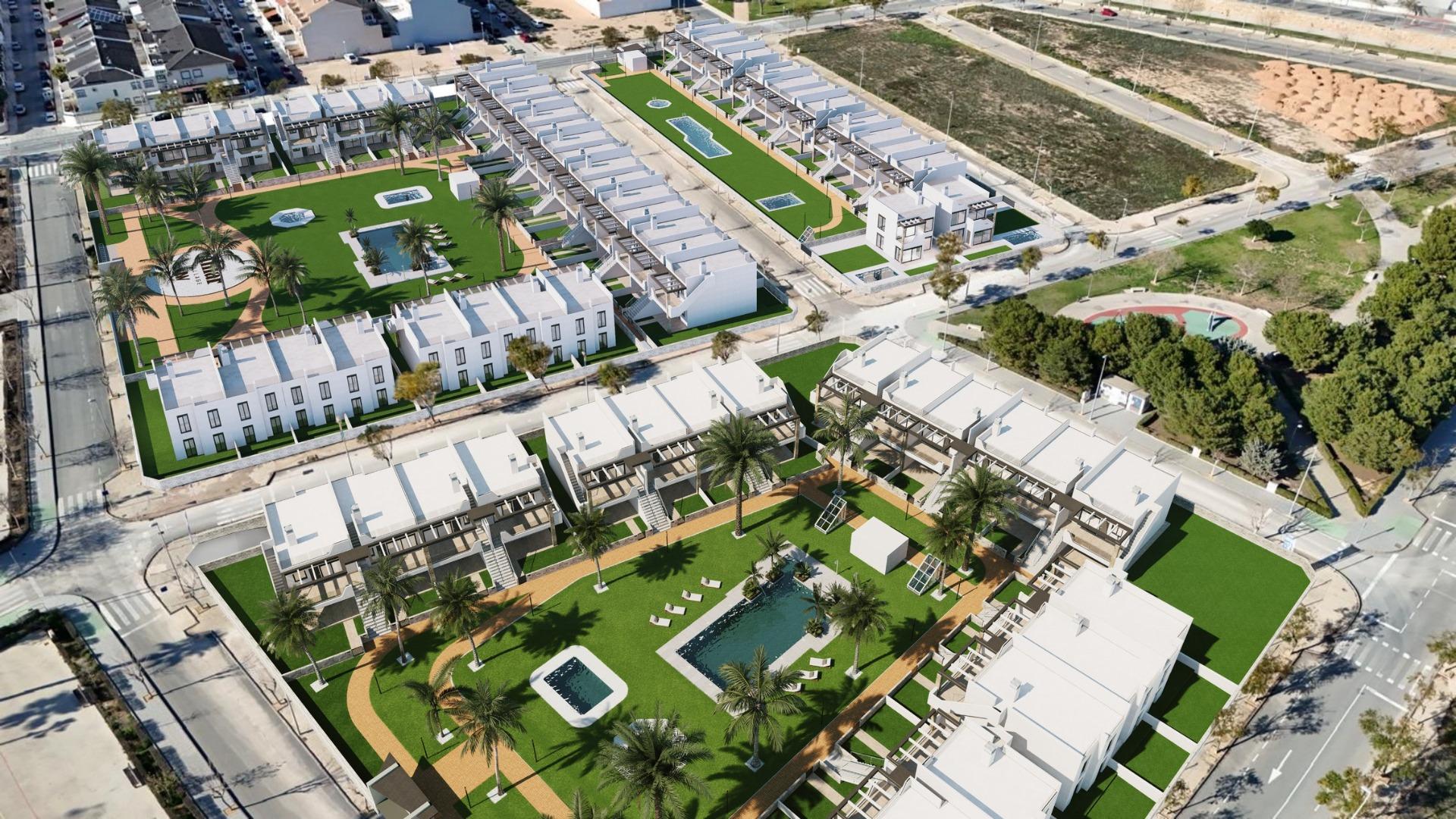 Bungalows de nueva construcción con jardín o solárium cerca de la playa en Pilar de la Horadada