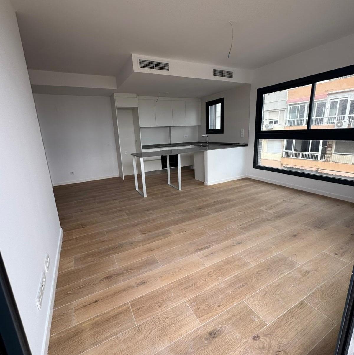 Ático de nueva construcción de 3 dormitorios con vistas al mar en el centro de Alicante, cerca de la Avenida Oscar Espla