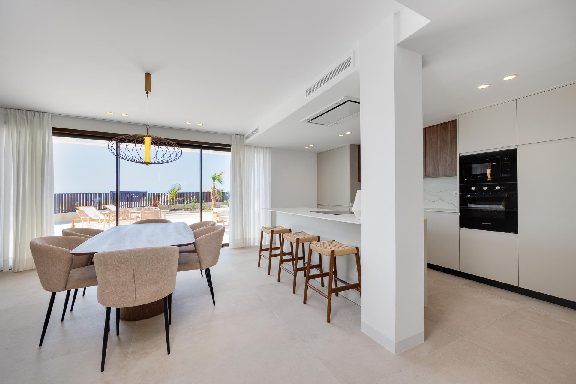 Villas adosadas de nueva construcción en venta en Mutxamel con piscina privada y vistas al mar