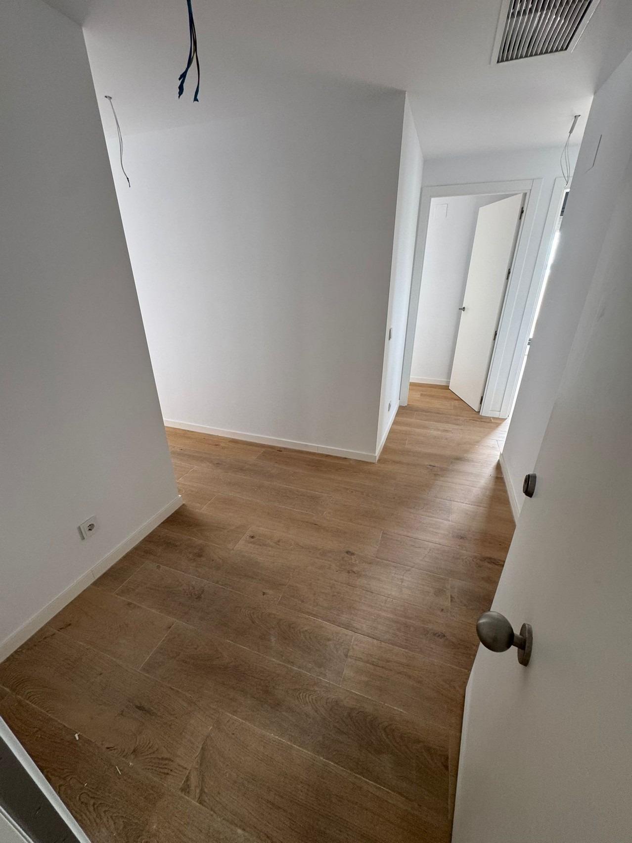 Ático de nueva construcción de 3 dormitorios con vistas al mar en el centro de Alicante, cerca de la Avenida Oscar Espla