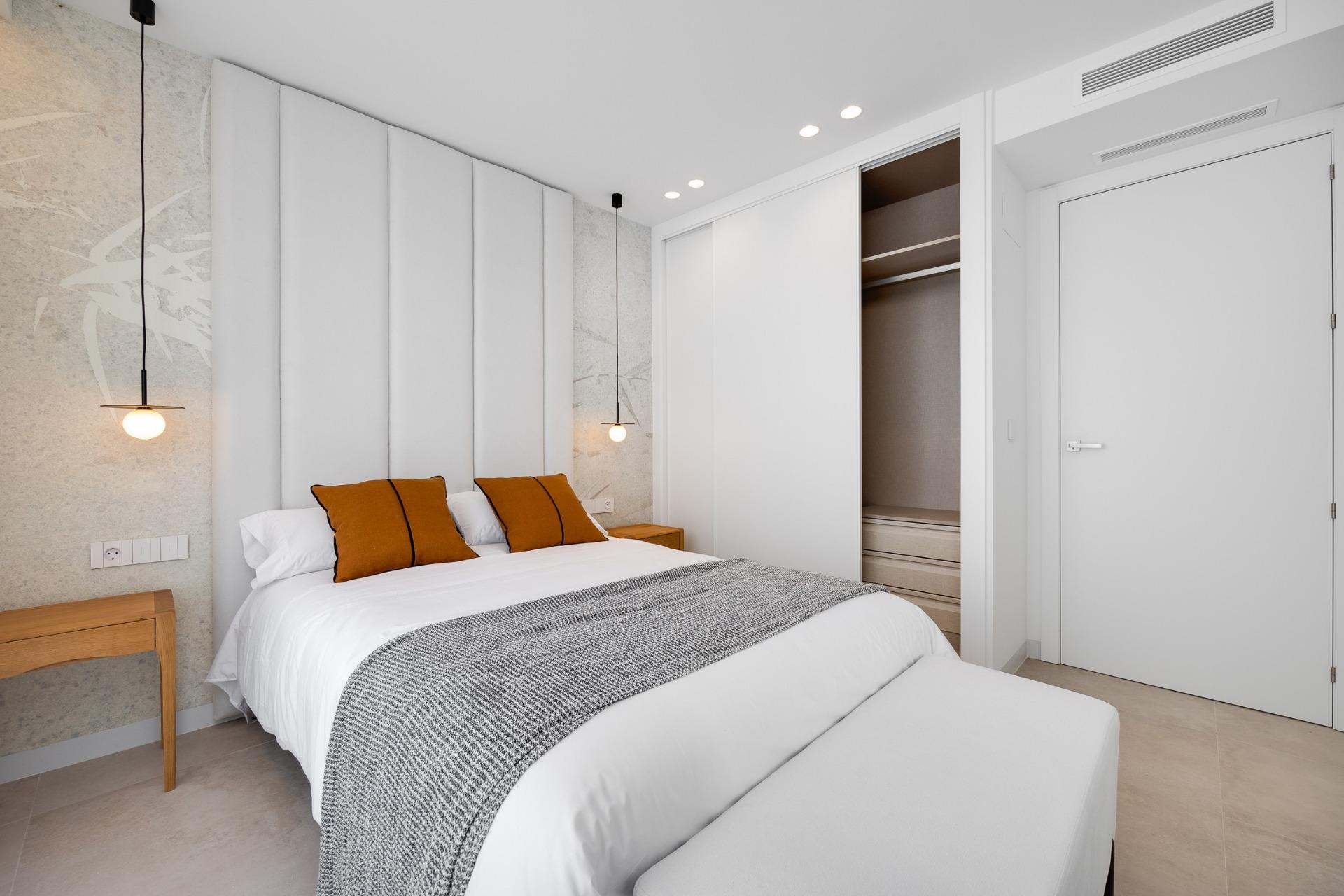 Villas adosadas de nueva construcción en venta en Mutxamel con piscina privada y vistas al mar