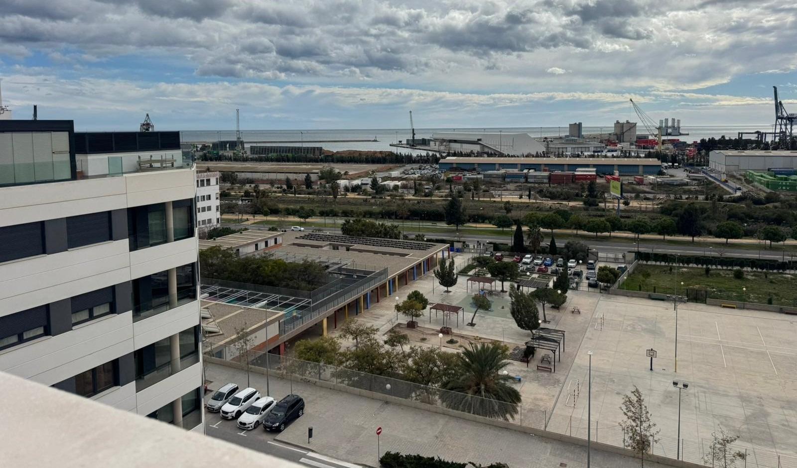 Ático de nueva construcción de 3 dormitorios con vistas al mar en el centro de Alicante, cerca de la Avenida Oscar Espla