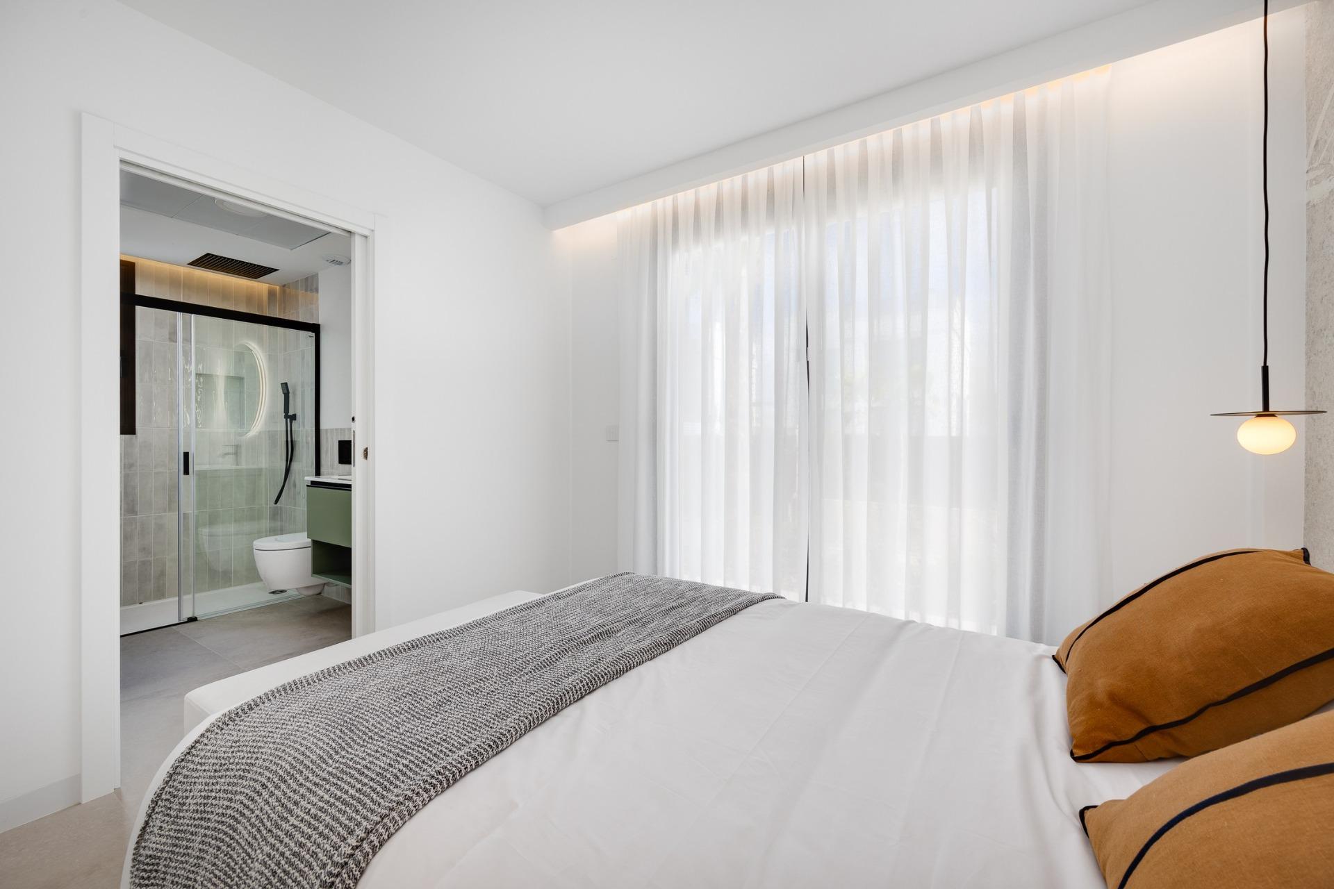 Villas adosadas de nueva construcción en venta en Mutxamel con piscina privada y vistas al mar