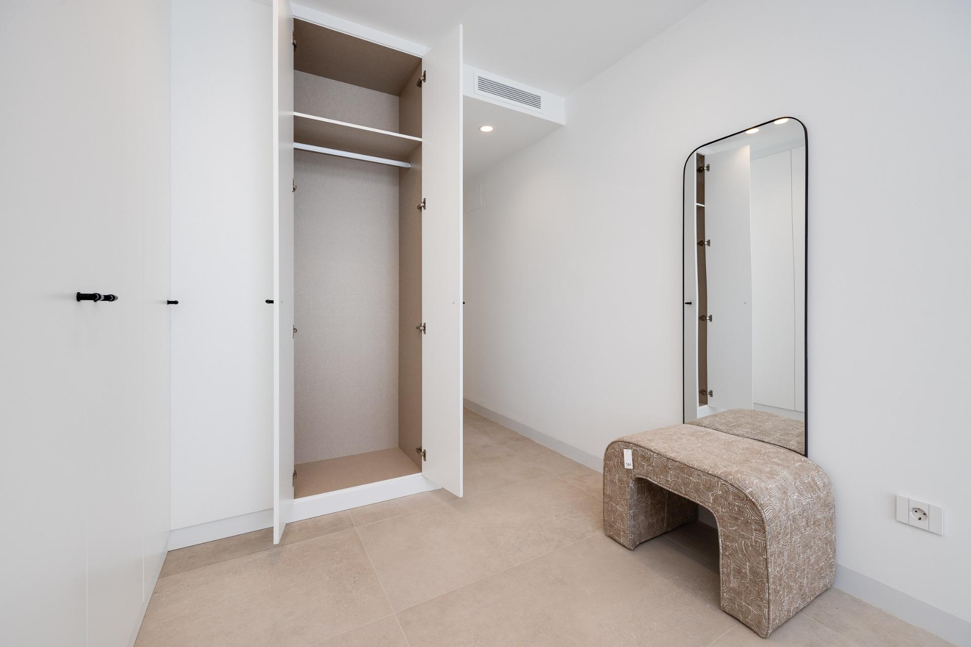 Villas adosadas de nueva construcción en venta en Mutxamel con piscina privada y vistas al mar